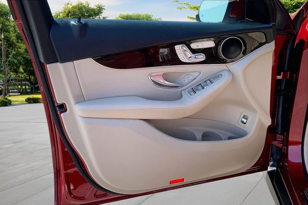 Used 2019 designo Cardinal Red Metallic Mercedes-Benz GLC 300 image 19