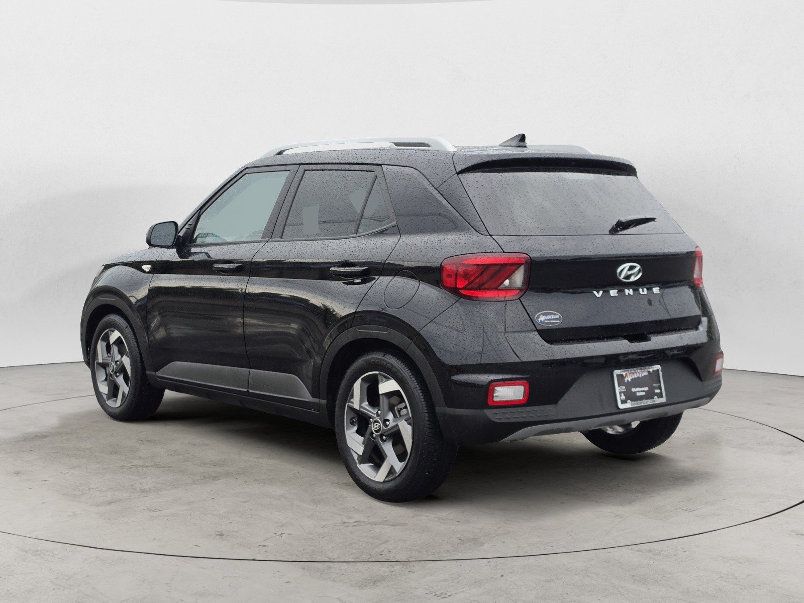 Used 2022 Black Noir Pearl Hyundai SEL image 5