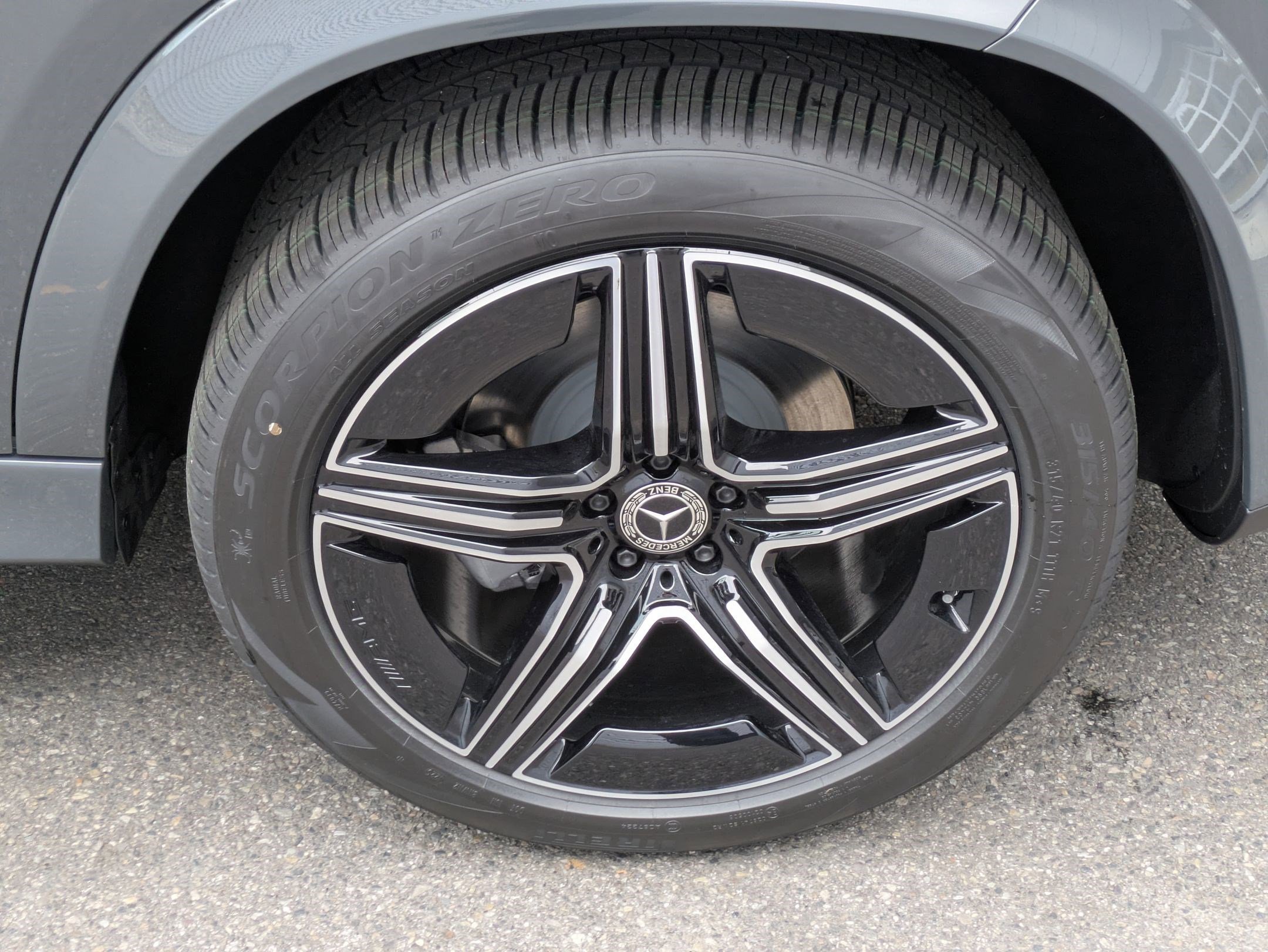 New 2026 MANUFAKTUR Silicon Grey Mercedes-Benz GLE 350 image 34