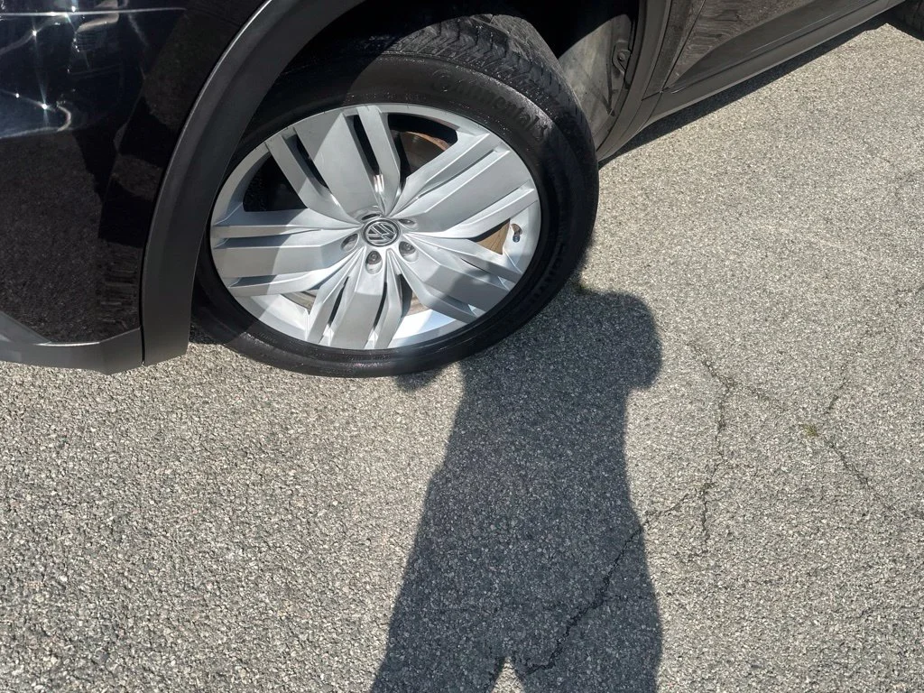 Used 2019 Black Volkswagen 3.6L V6 SE image 2