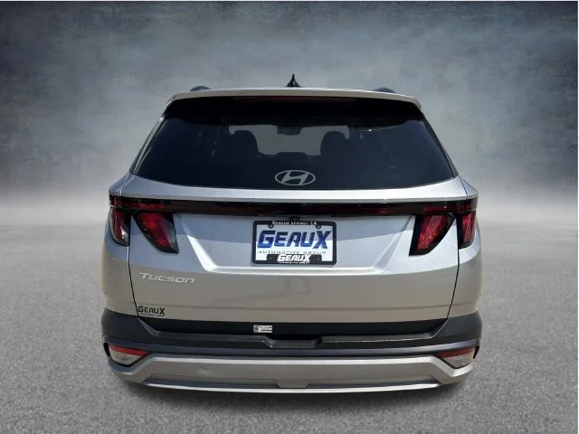 Used 2025 Silver Hyundai SEL image 18