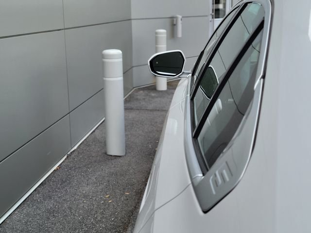 Used 2025 White Metallic BMW 530i image 44