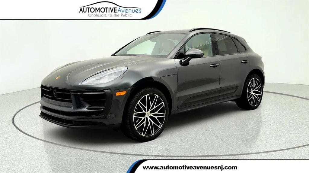 2023 Porsche Macan's photo