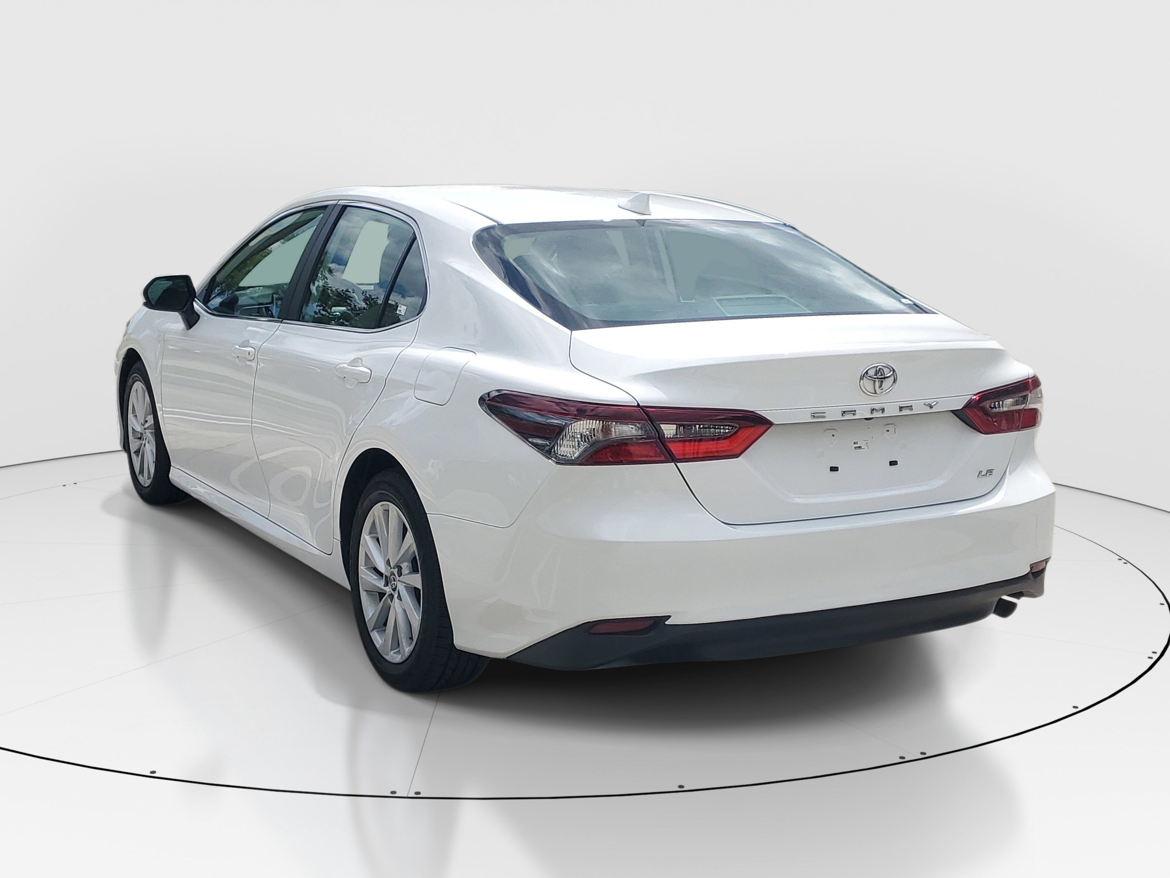 Used 2023 Ice Toyota LE image 5