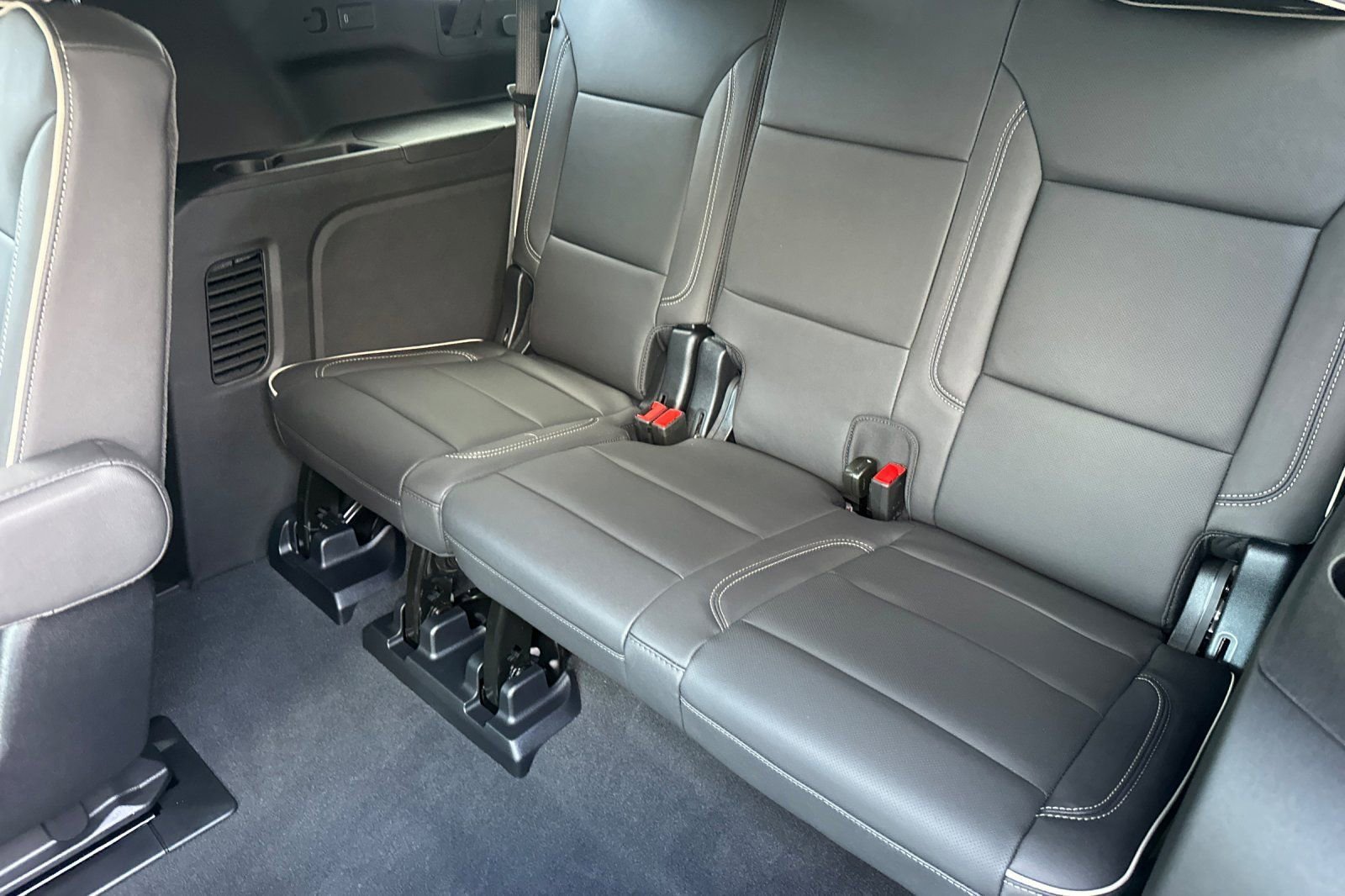 2025 Chevrolet Suburban Premier - Photo 16