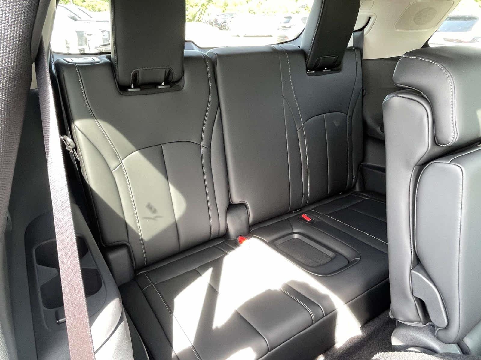 New 2026 Mineral Black INFINITI LUXE image 21