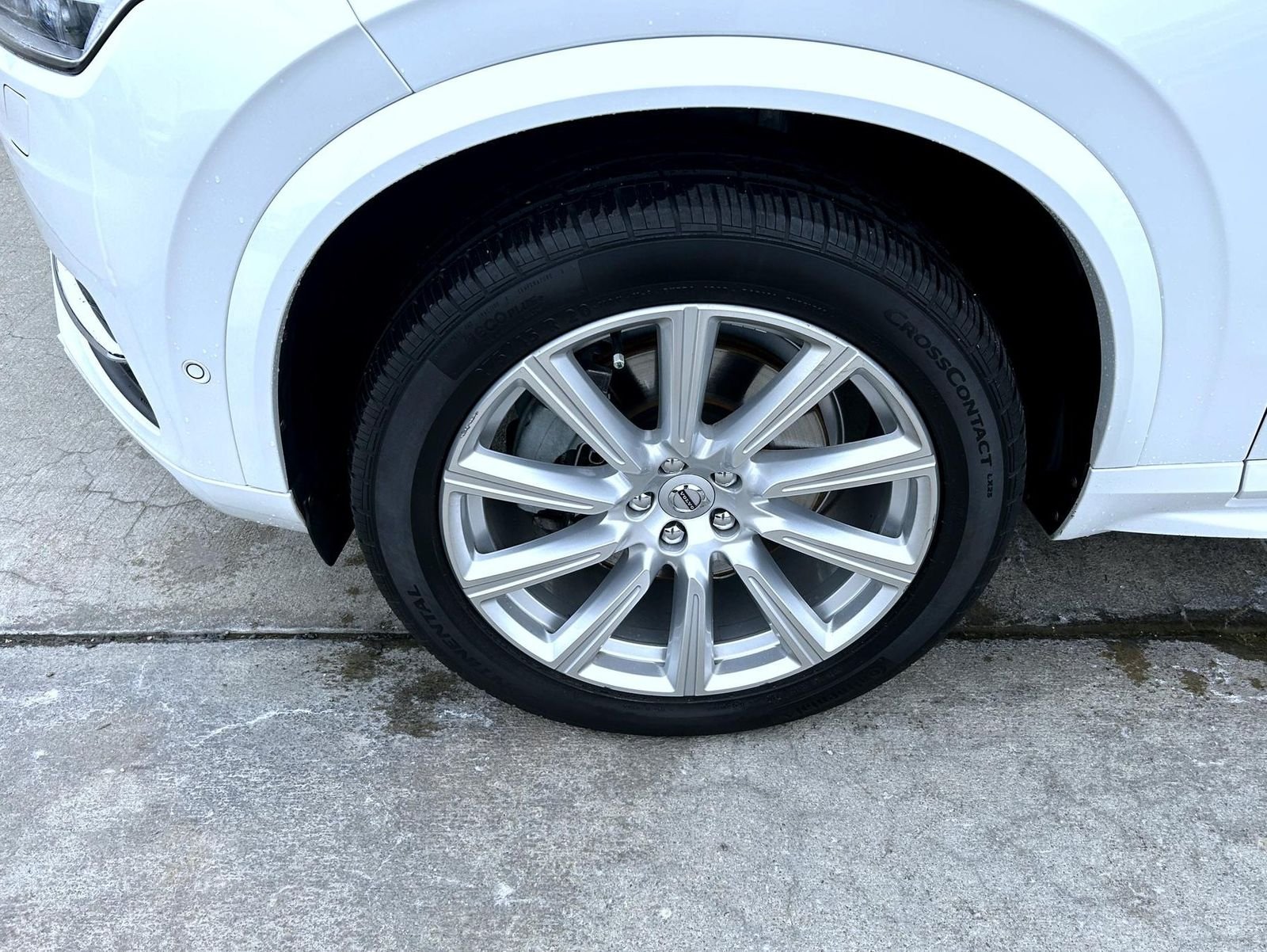 Used 2019 White Volvo T6 Inscription image 22
