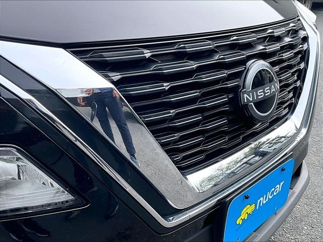 Used 2023 Black Nissan SV image 31