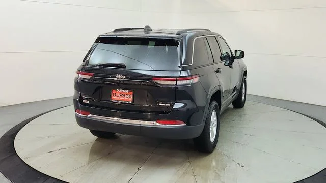 Used 2023 Black Jeep Laredo image 9
