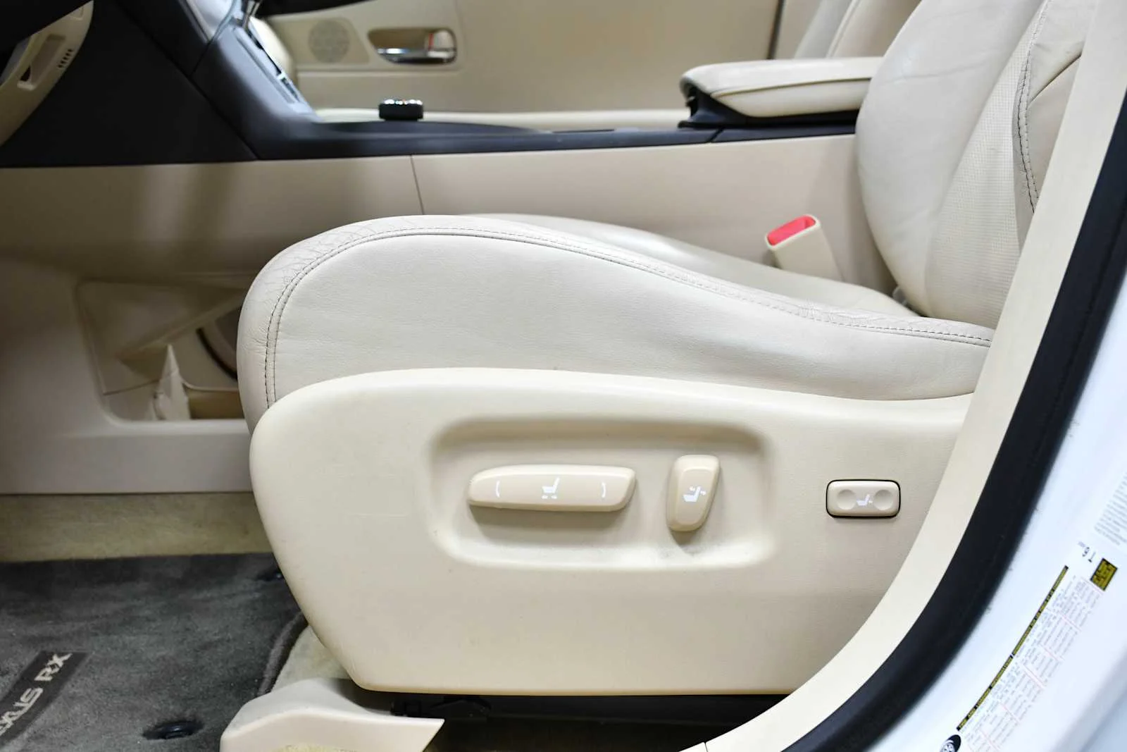 Used 2013 Starfire Pearl Lexus  image 13