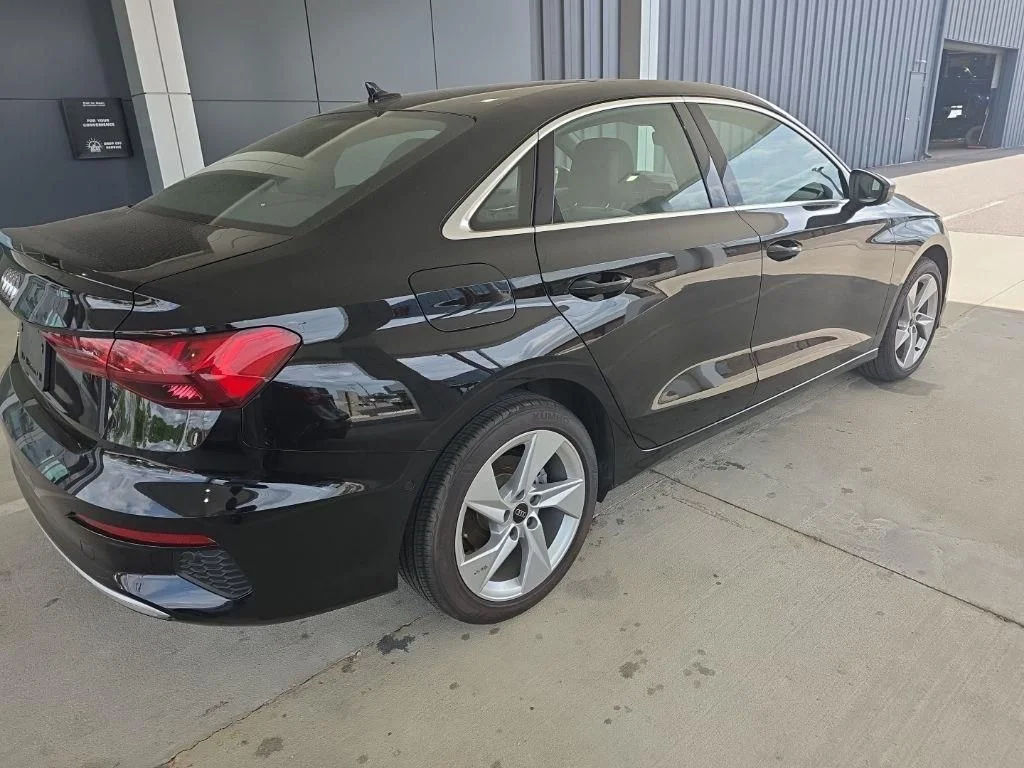 Used 2024  Audi 40 Premium image 5