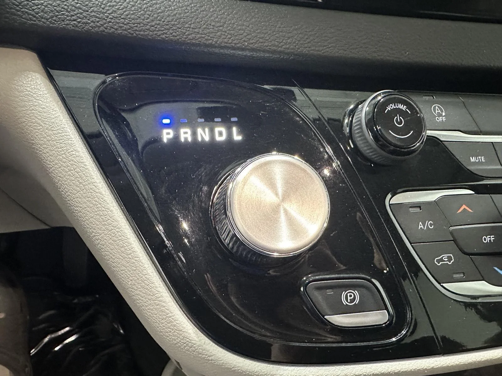 Used 2024 Diamond Black Crystal Pearlcoat Chrysler LX image 14
