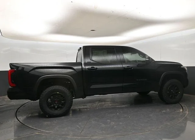 2026 Toyota Tundra SR5 - Photo 8