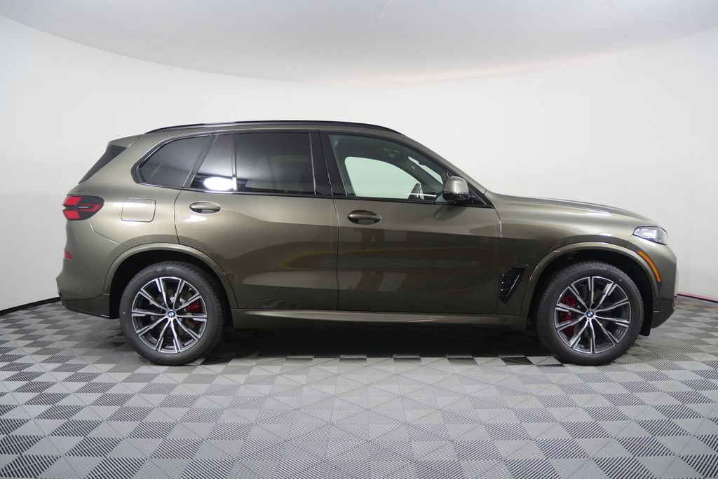 New 2026 Manhattan Green Metallic BMW sDrive40i image 3