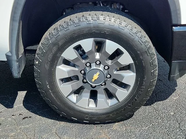 Used 2021 SUMMIT WHITE Chevrolet Custom image 8