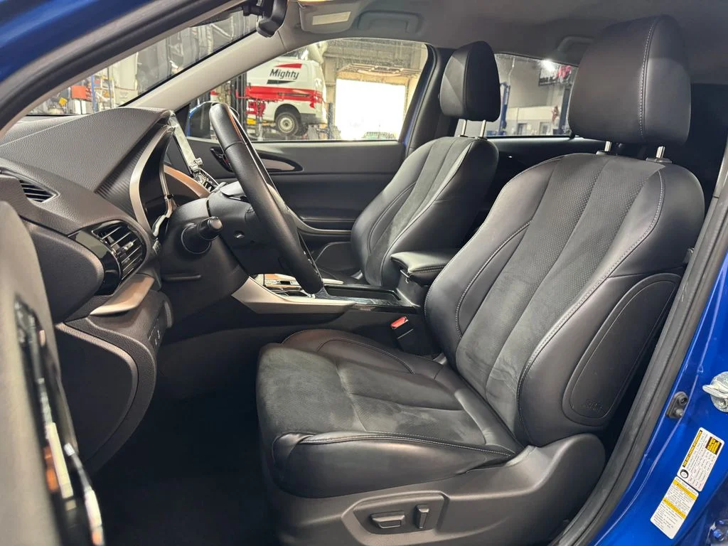 Used 2024 Blue Mitsubishi SE image 17