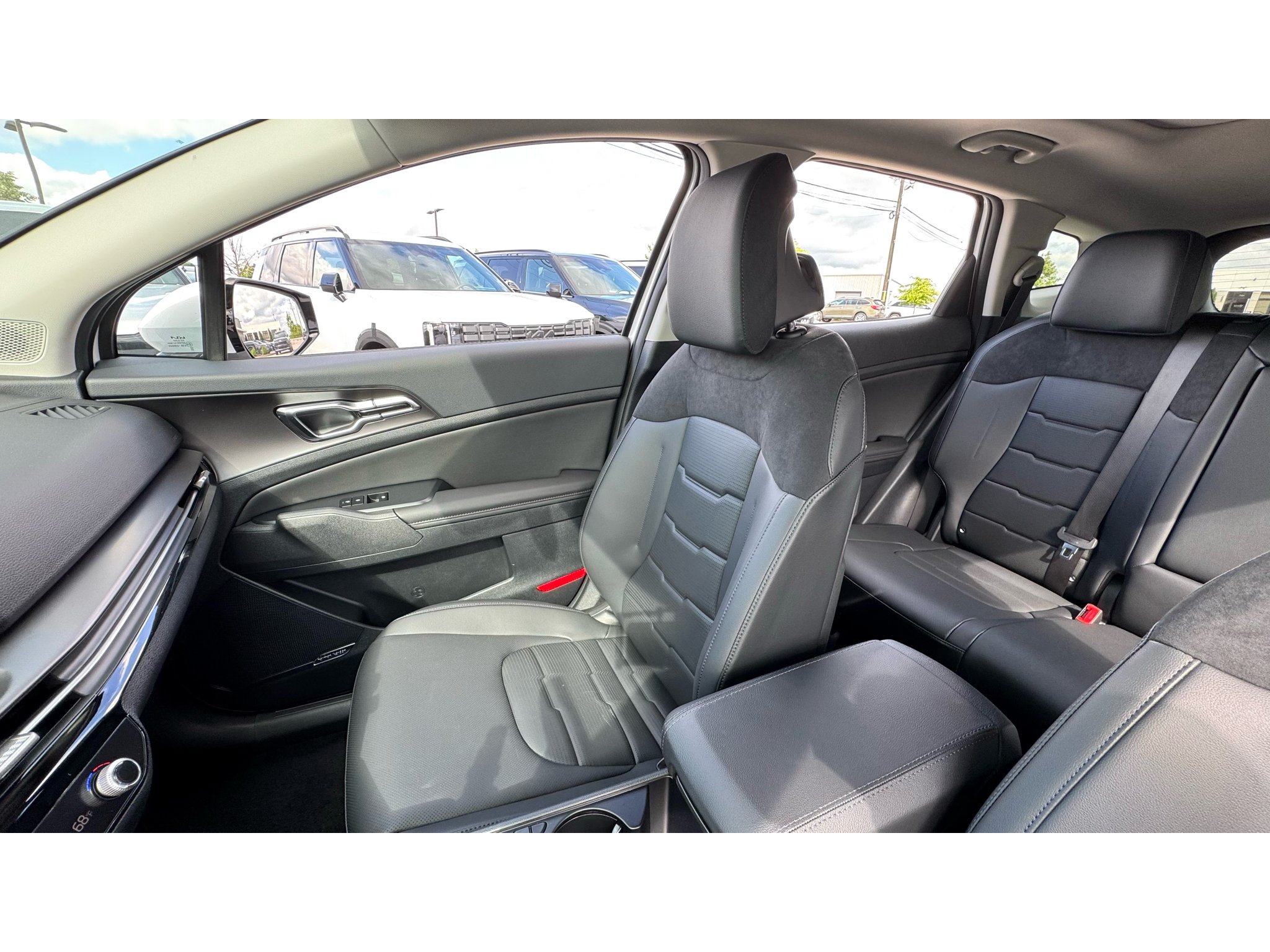 New 2027 Glacial White Pearl Kia SX Prestige image 10