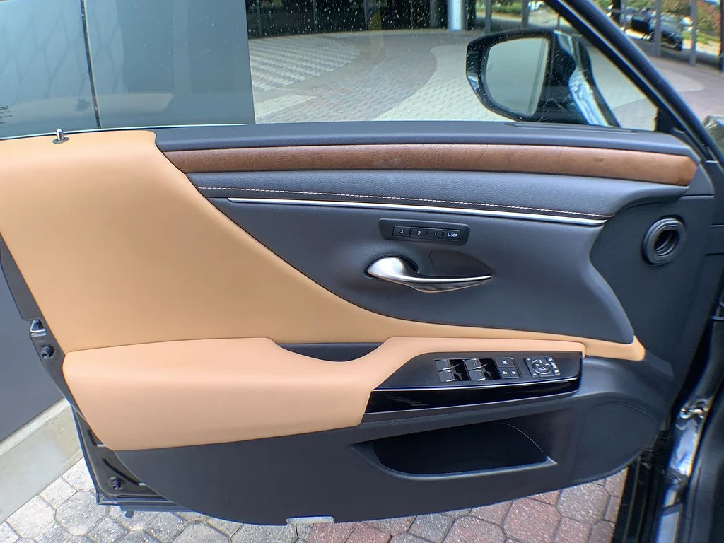 Certified Used 2025 Caviar Lexus 350 image 13