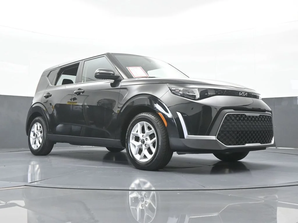 Used 2023 Fusion Black Kia S image 59