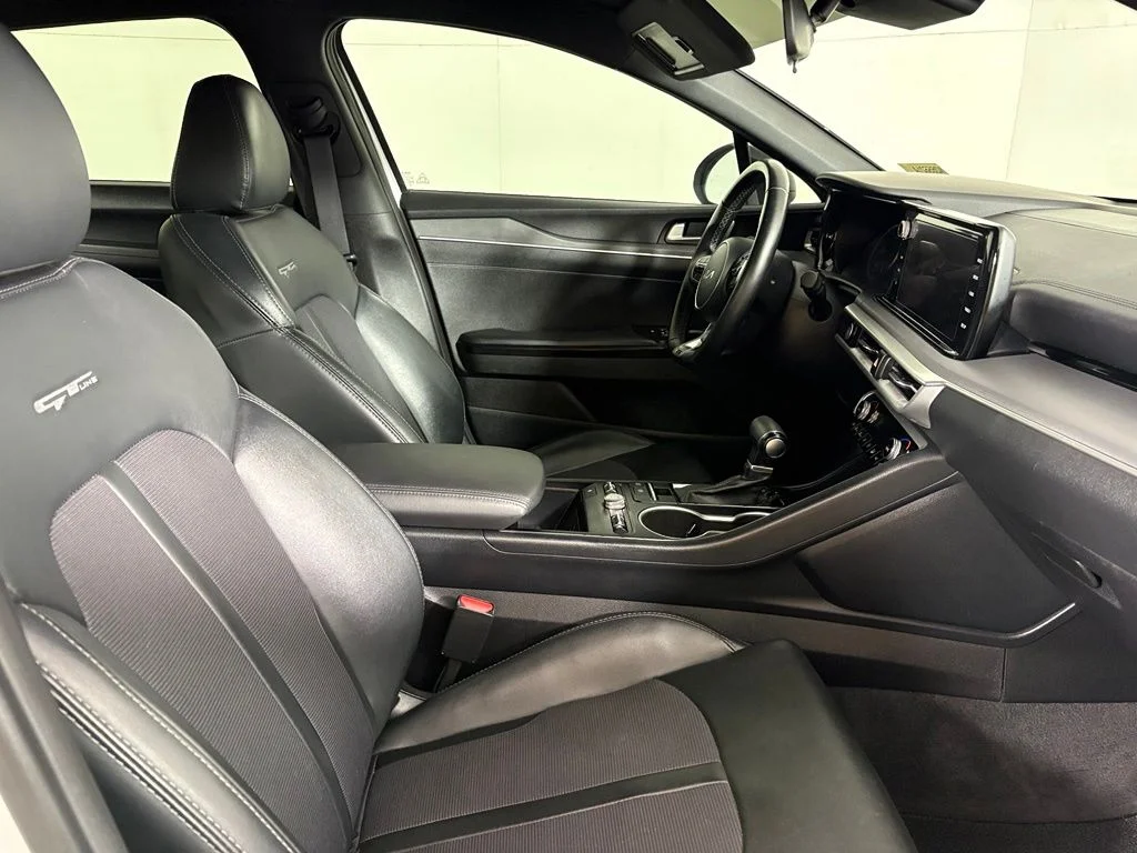 Used 2022 White Kia GT-Line image 14
