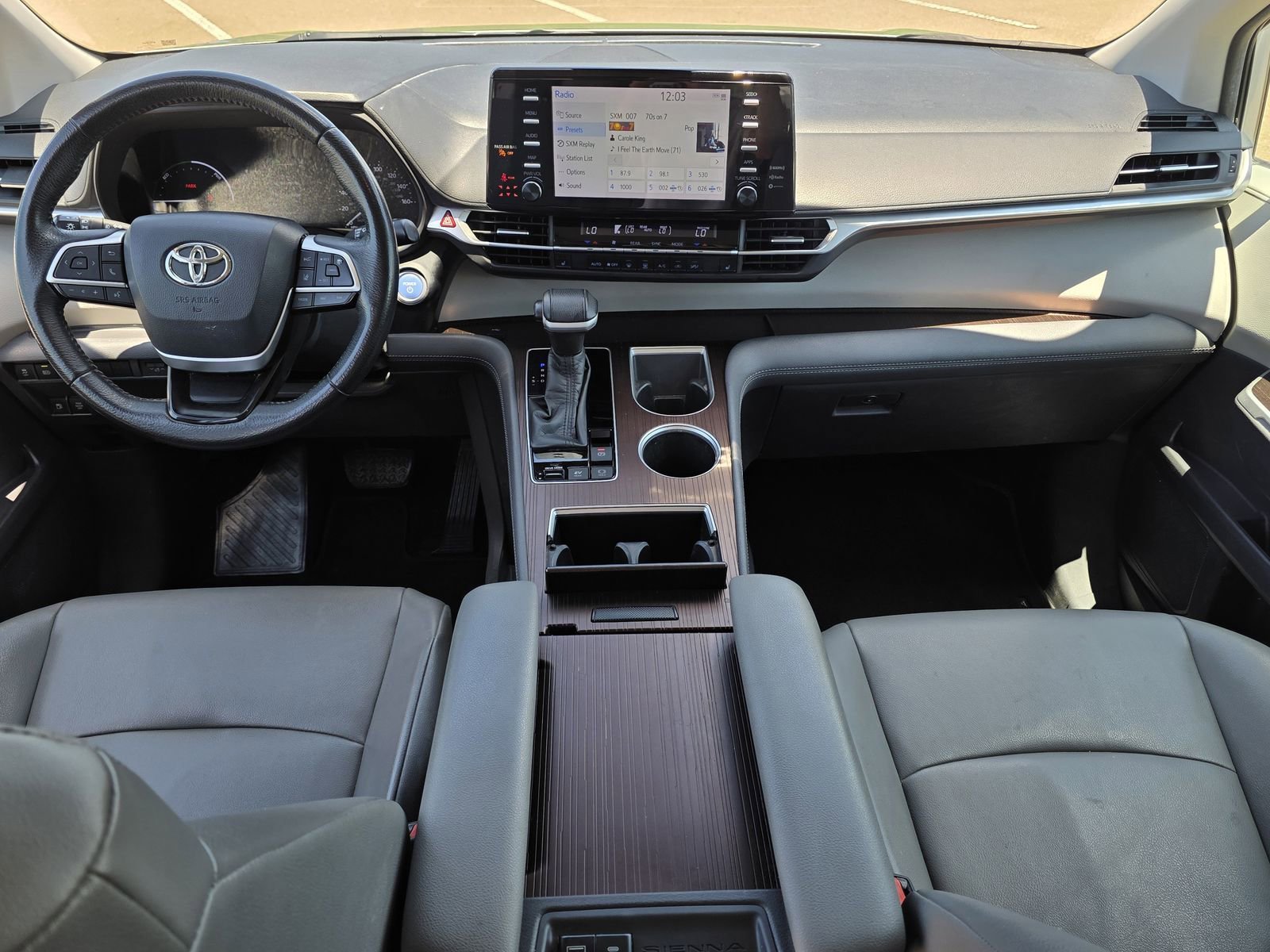 Used 2021 Silver Toyota XLE image 9