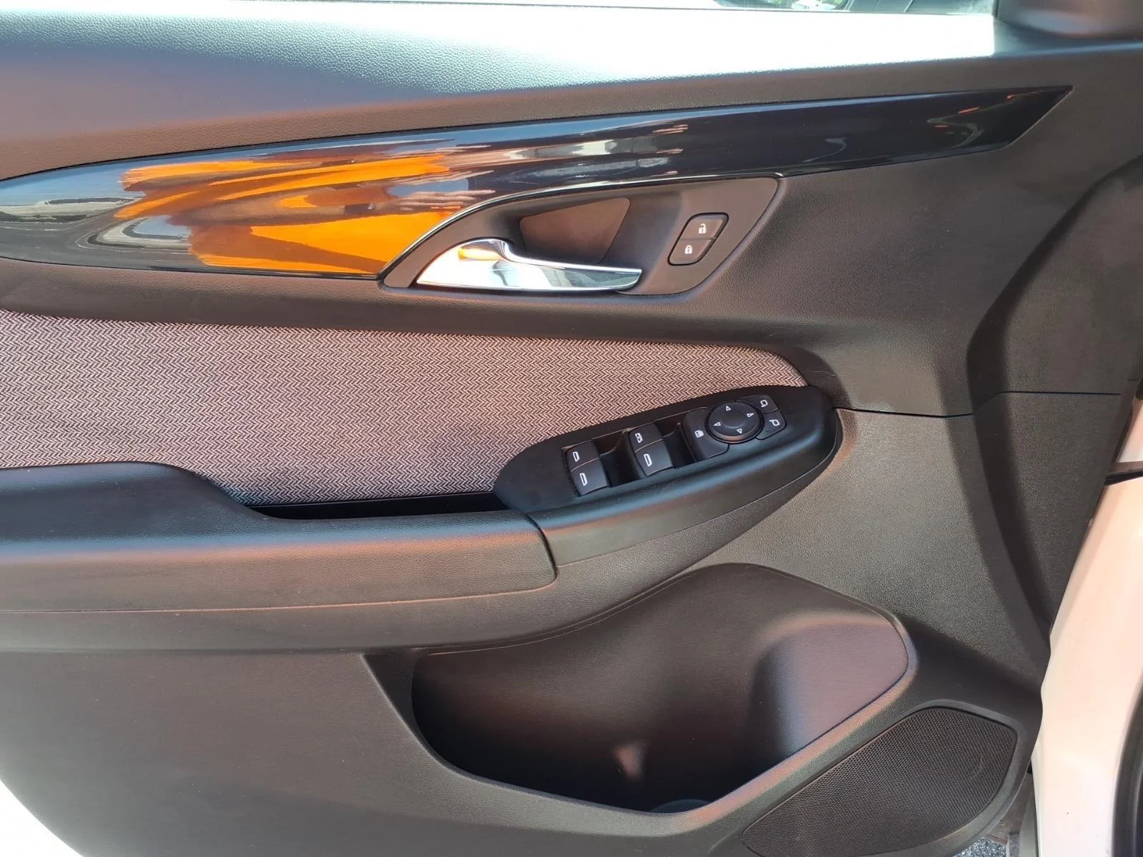 Used 2024 Summit White Chevrolet LT image 16