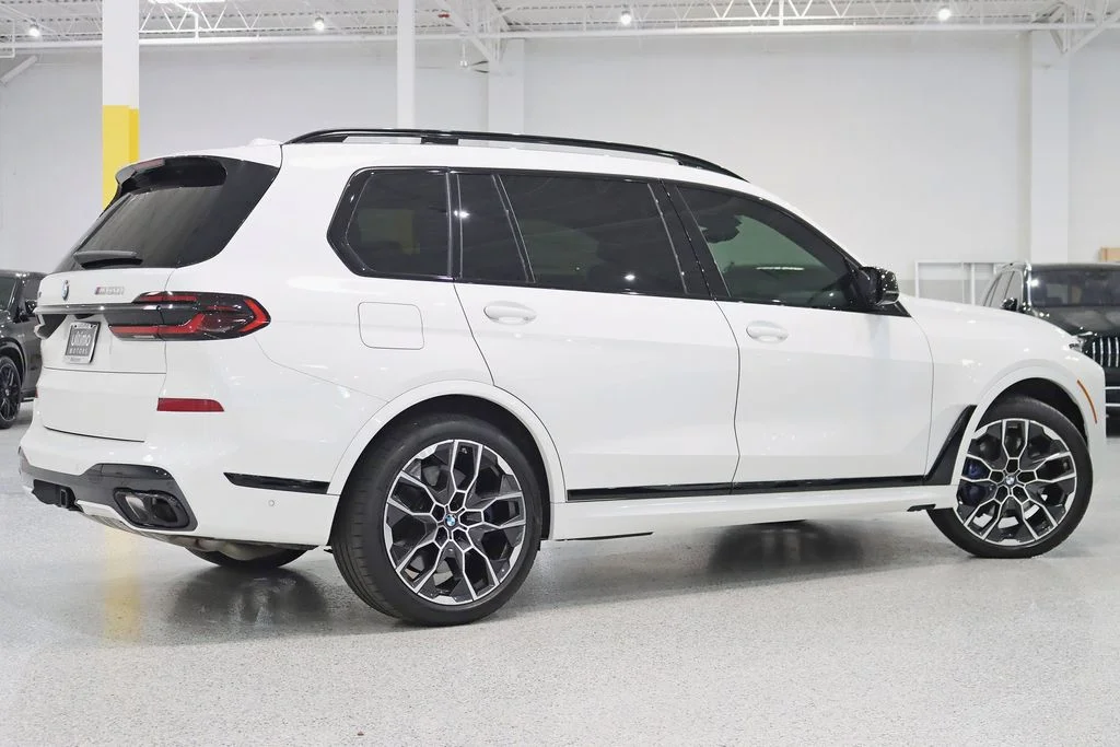 2025 BMW X7 M60i