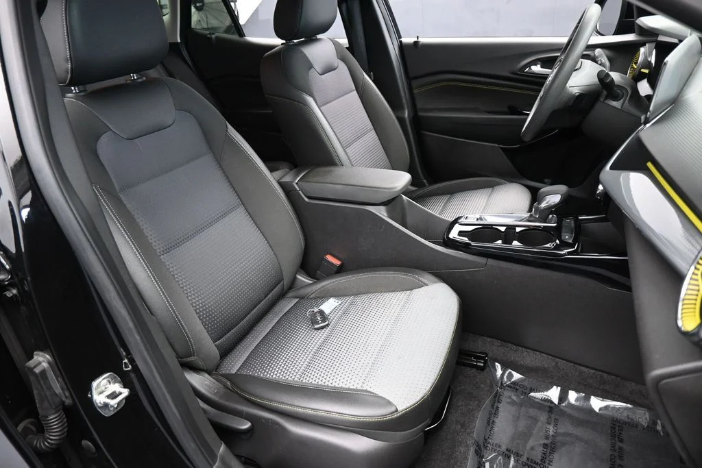 Used 2025 Mosaic Black Metallic Chevrolet LT image 41