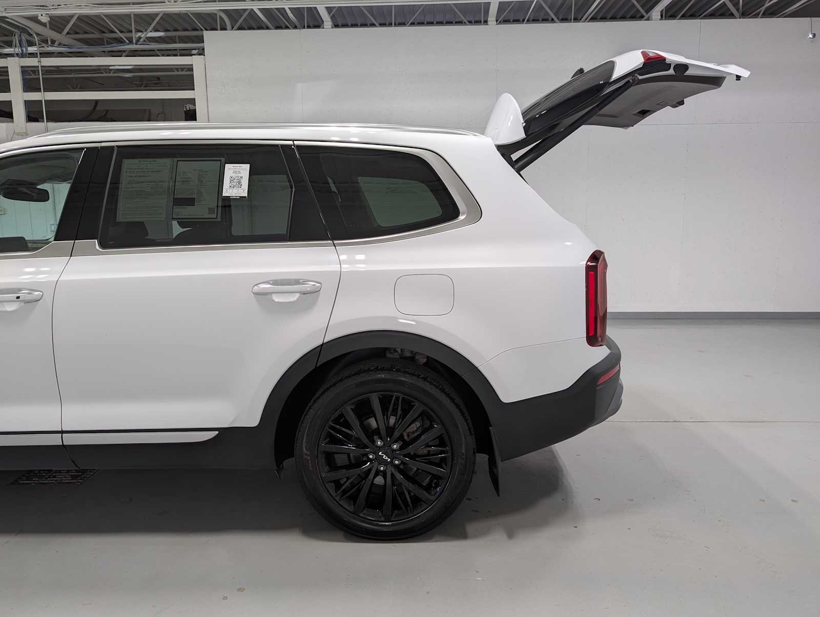 Used 2022 GLAC WHITE Kia SX image 11