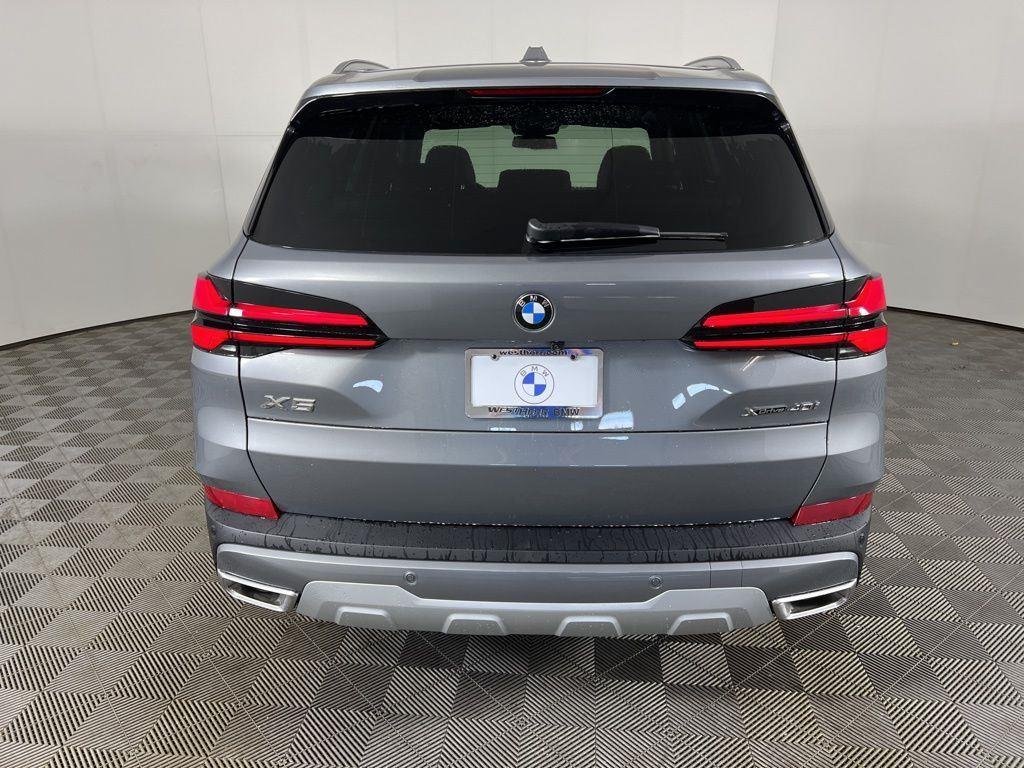 New 2026 Skyscraper Grey Metallic BMW xDrive40i image 3