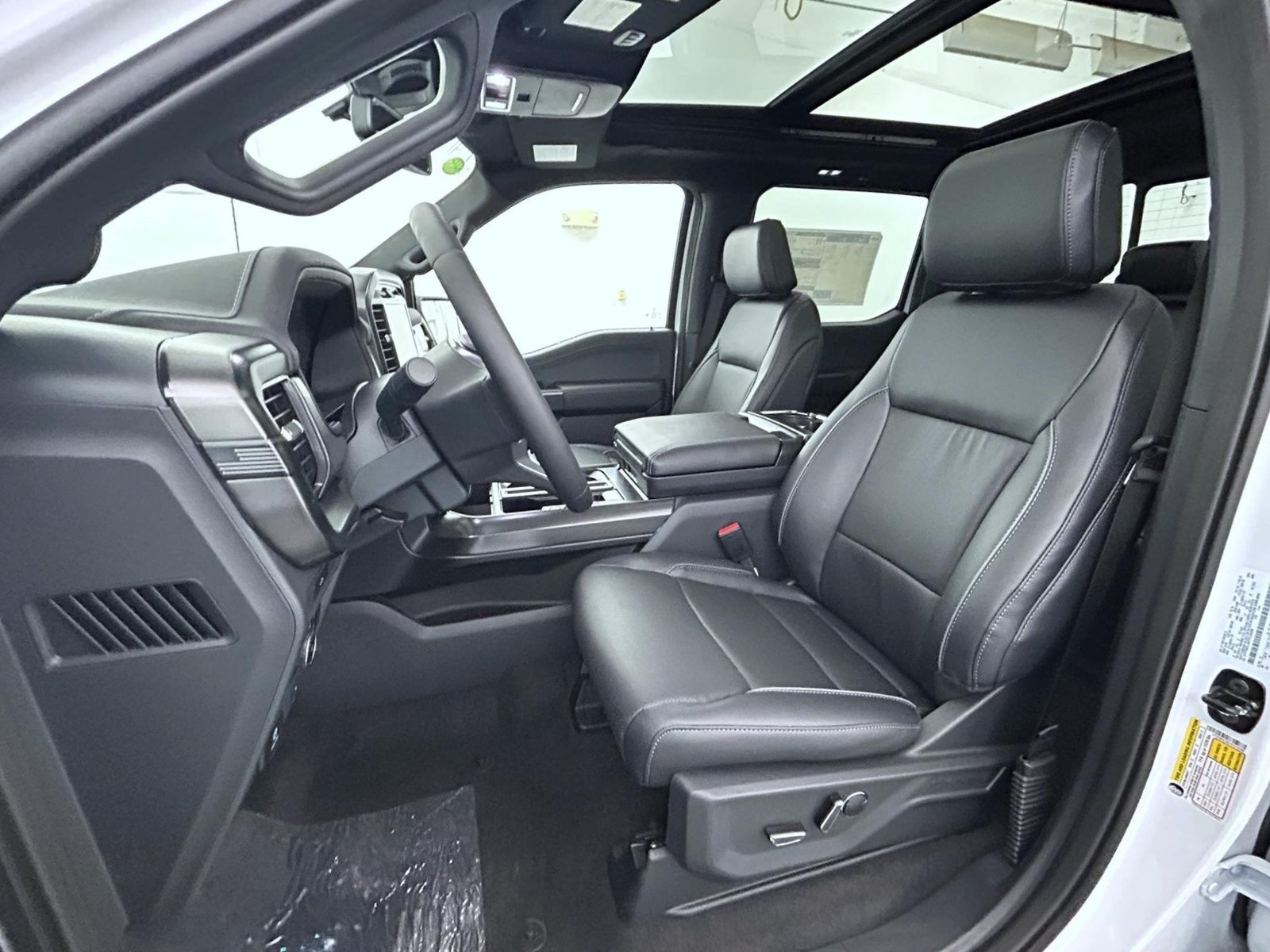 New 2026 Oxford White Ford Lariat image 10