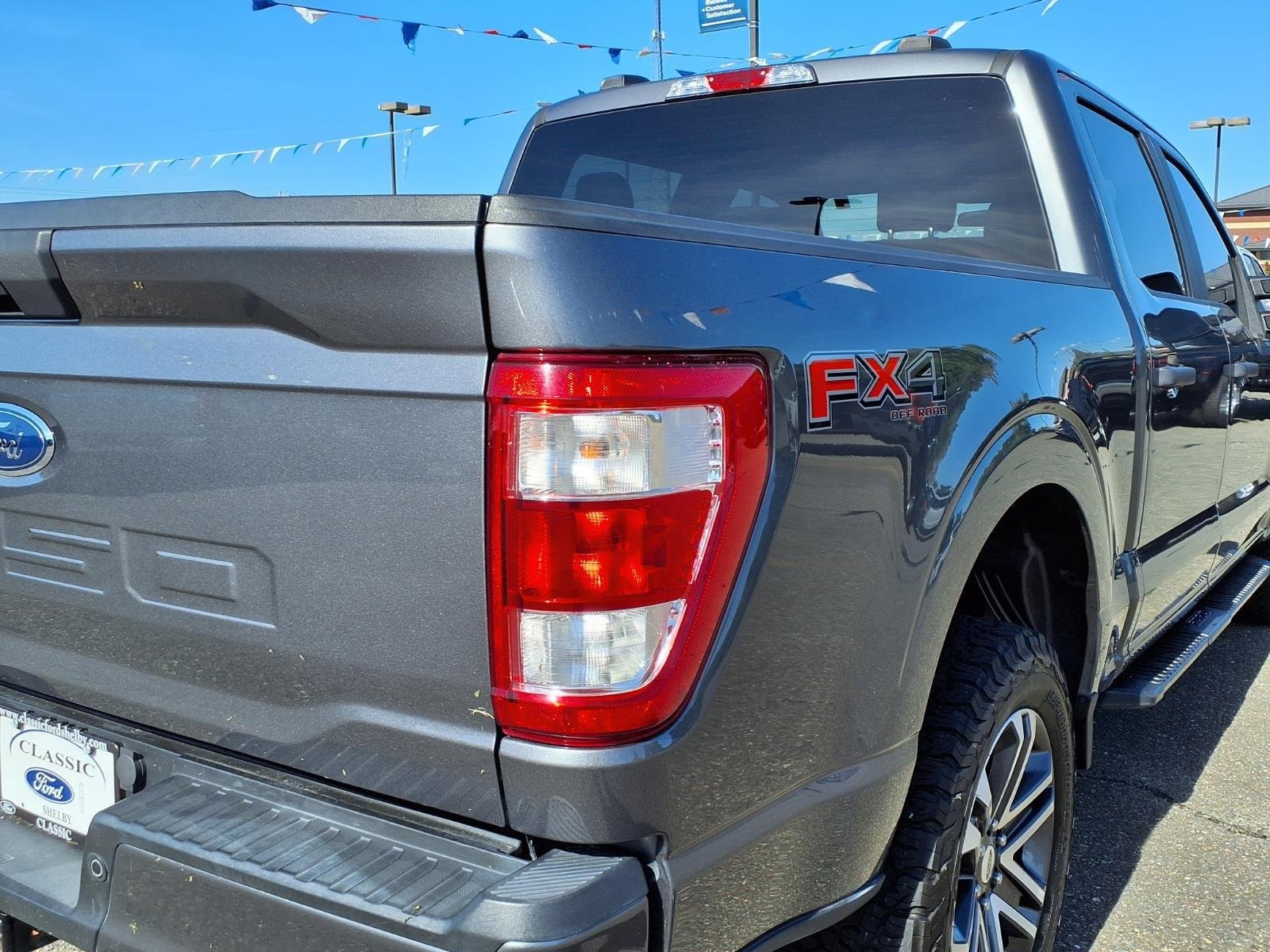 Used 2022 Gray Ford XL image 17