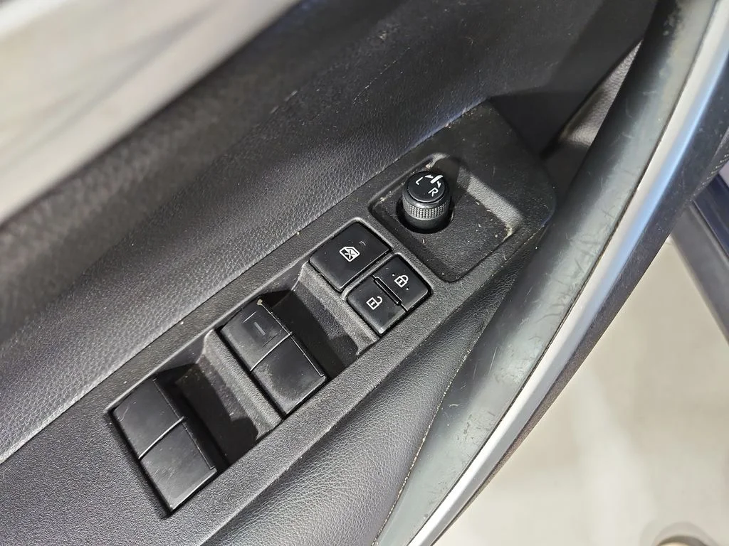 2021 Toyota Corolla SE - Photo 12