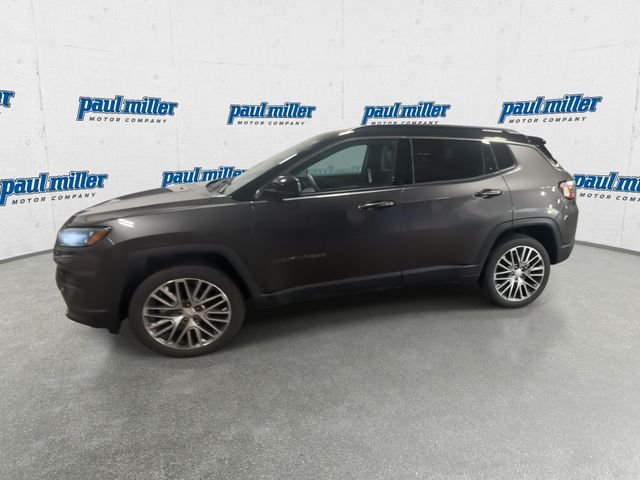 Used 2023 Gray Jeep Limited image 5