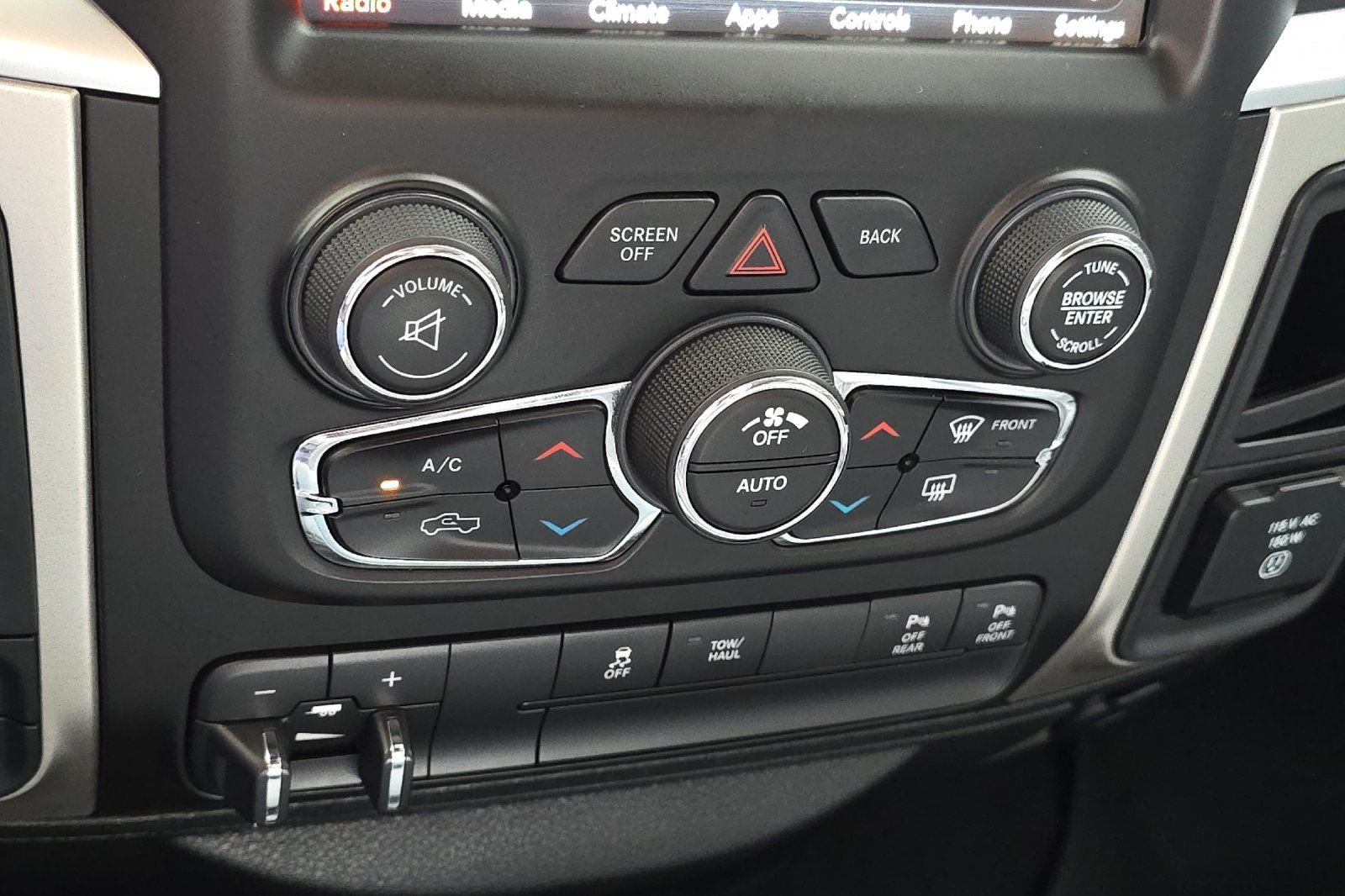 Used 2018 Silver Ram Big Horn image 21