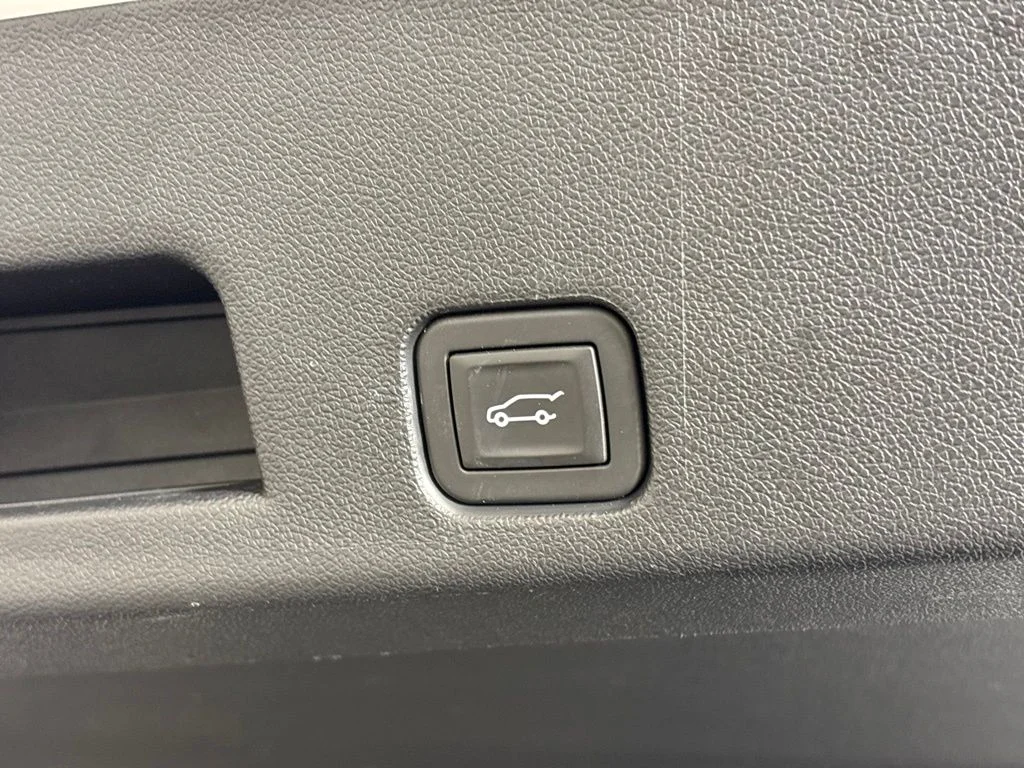 Used 2024 White GMC Elevation image 23