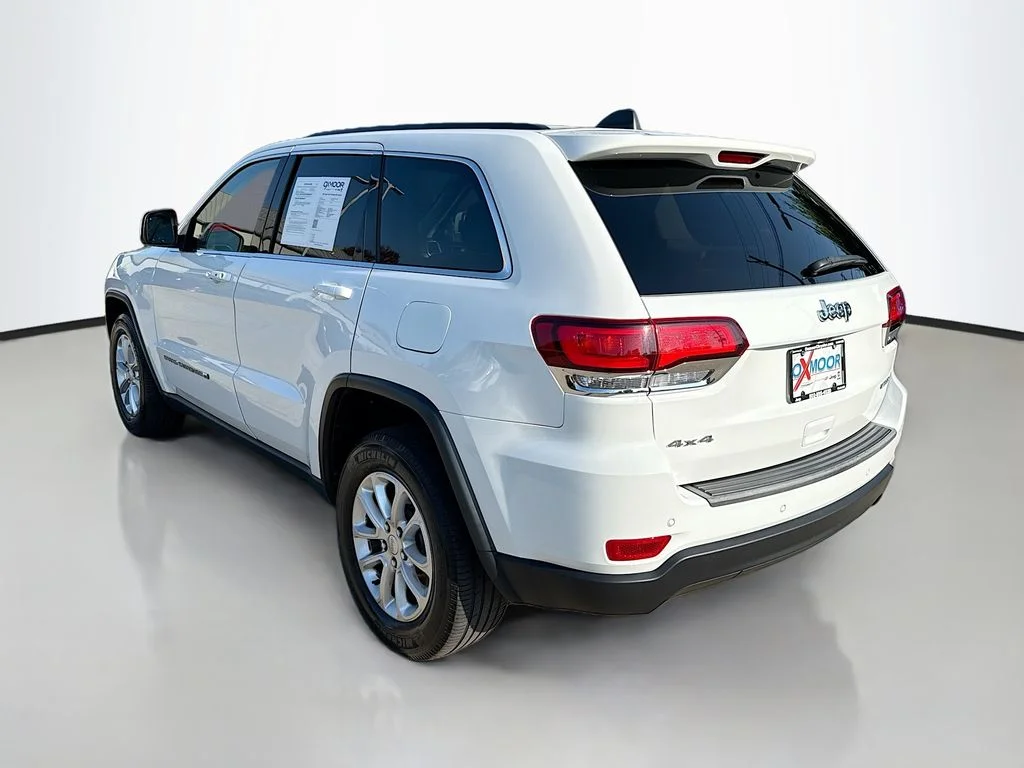 Used 2022 Bright White Clearcoat Jeep Laredo E image 5