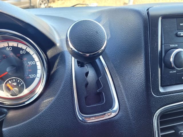 Used 2016 Blue Dodge SE image 17