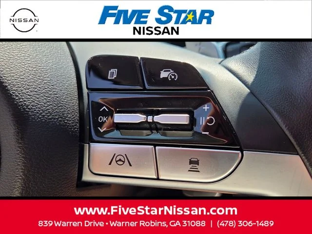 Used 2023 Black Hyundai SE image 29