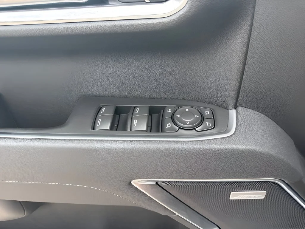 Used 2025 Summit White Chevrolet LTZ image 30