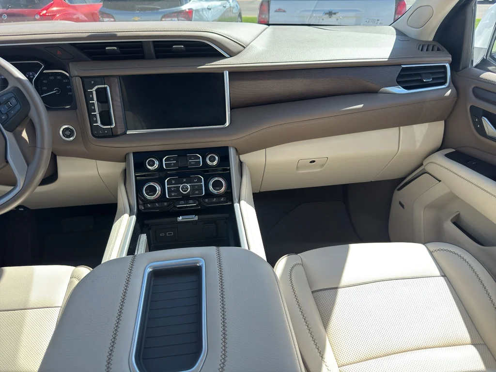 Used 2021 White Frost Tricoat GMC Denali image 21