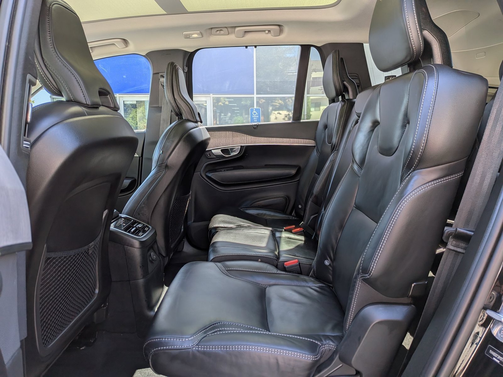 Used 2024 Onyx Black Metallic Volvo Ultimate Bright Theme image 19