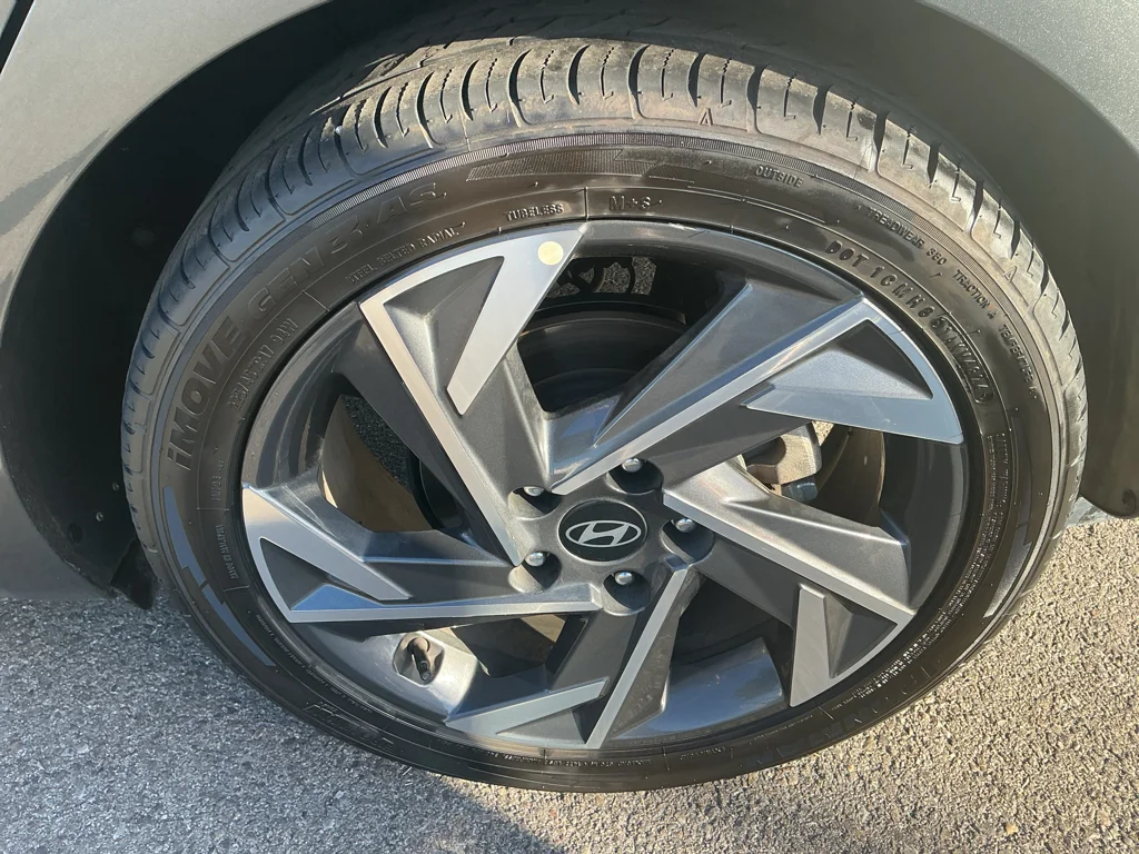 Used 2024 Amazon Gray Hyundai Limited image 9