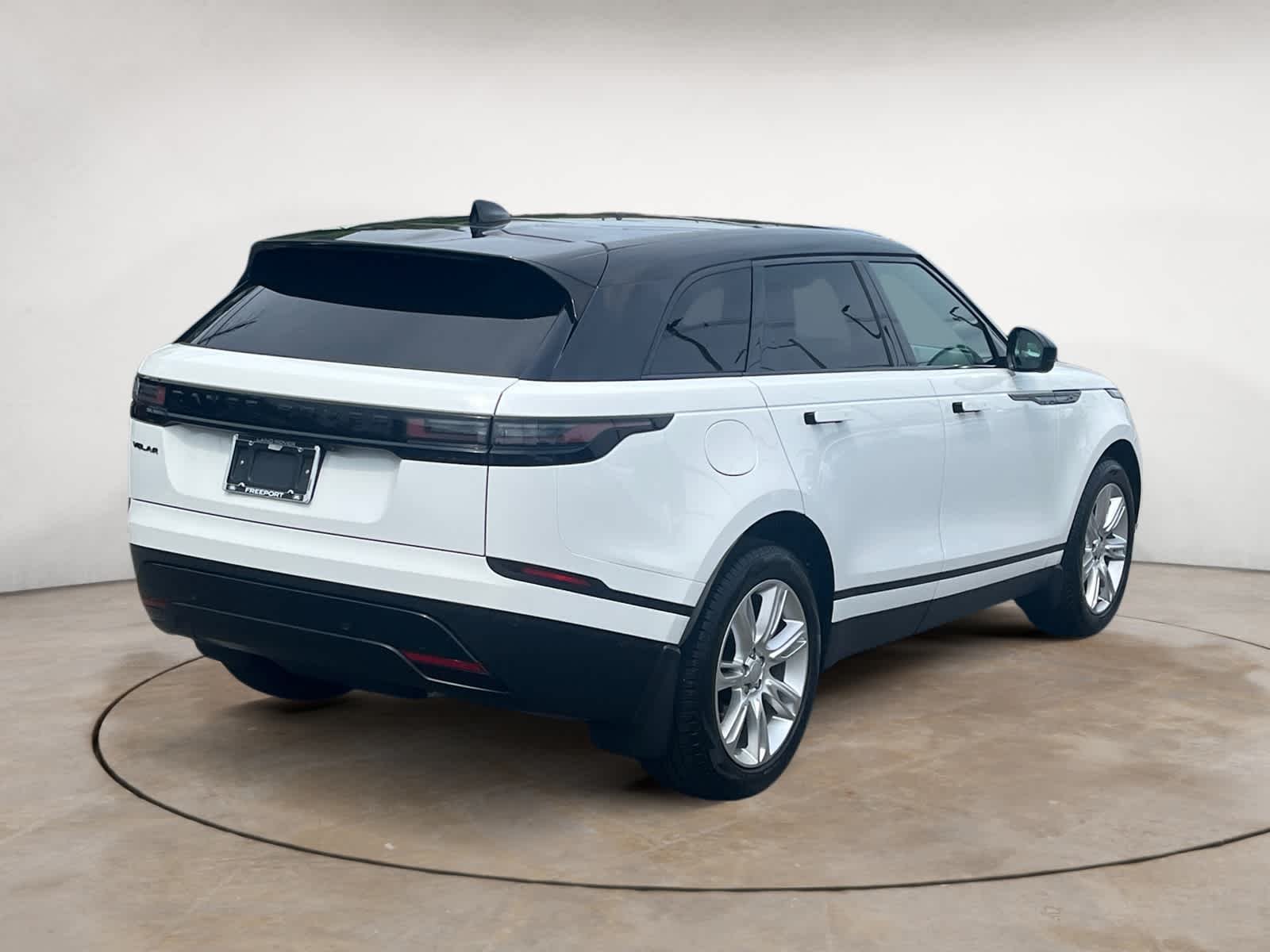 Certified Used 2026 Fuji White Land Rover S image 5