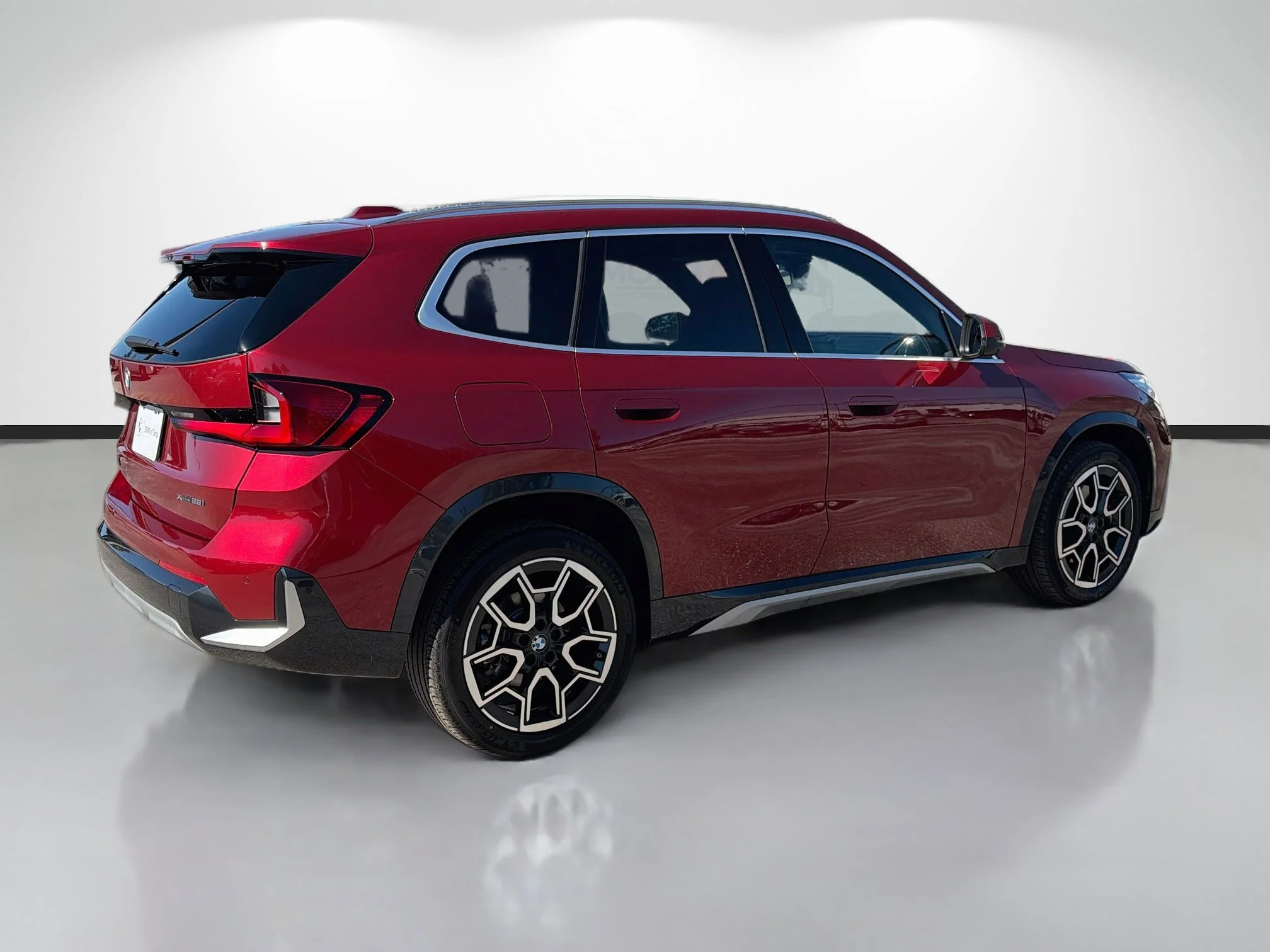 Used 2026 Vegas Red Metallic BMW xDrive28i image 3