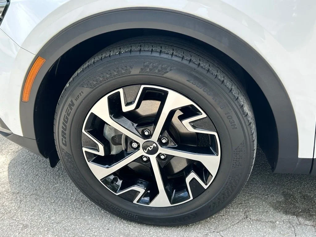 Used 2023 White Kia EX image 27