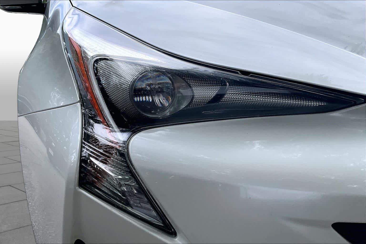 Used 2017 Blizzard Pearl Toyota Two image 28