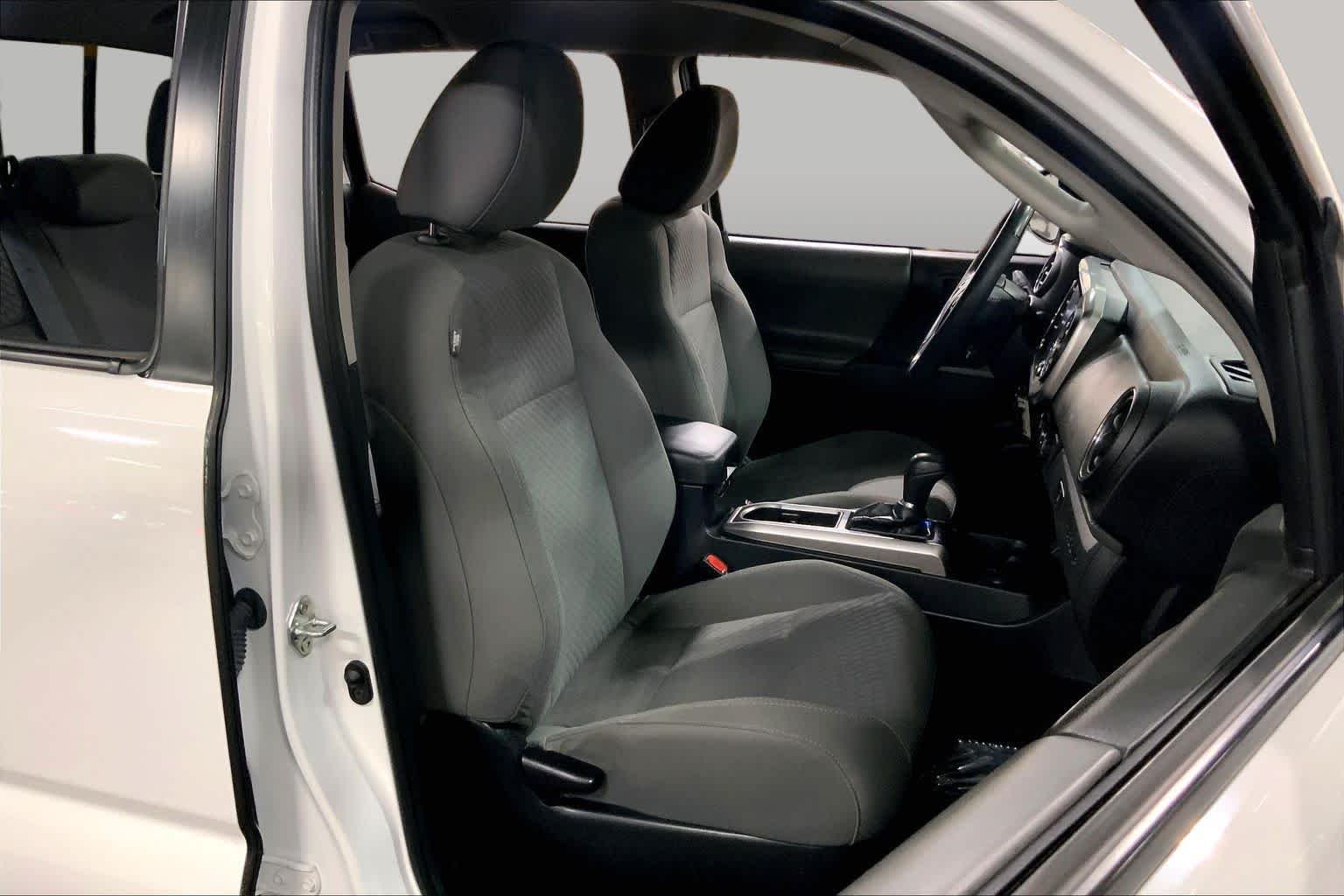 Used 2022 White Toyota SR5 image 9