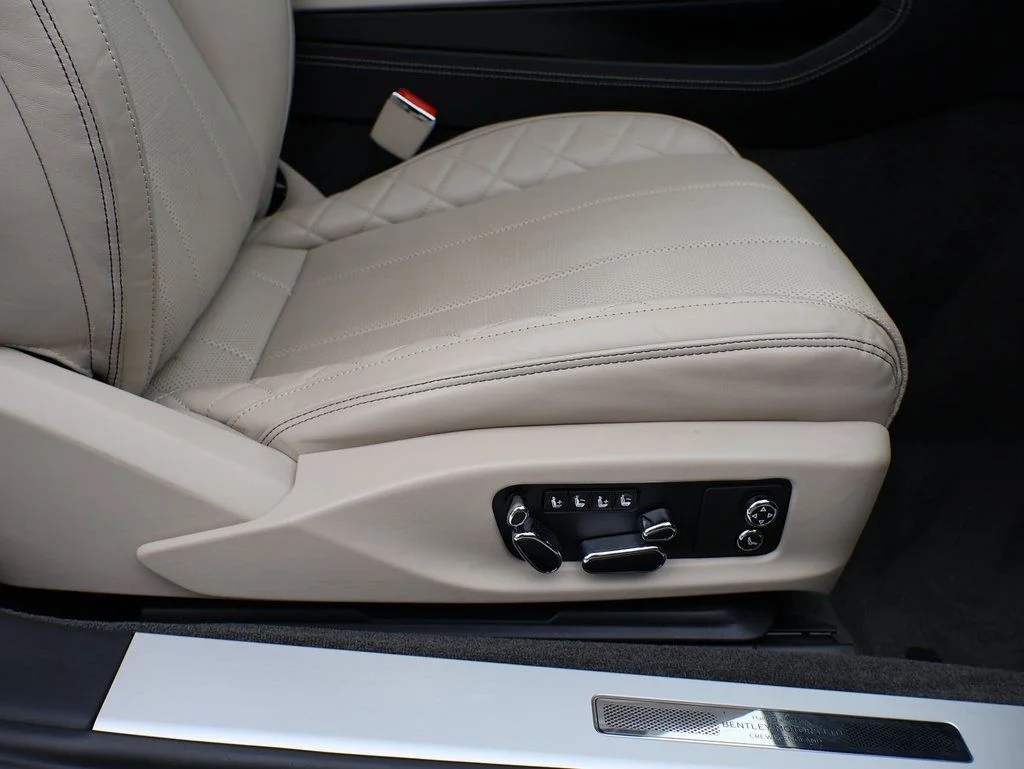 Used 2022 Cambrian Gray Metallic Bentley V8 image 12