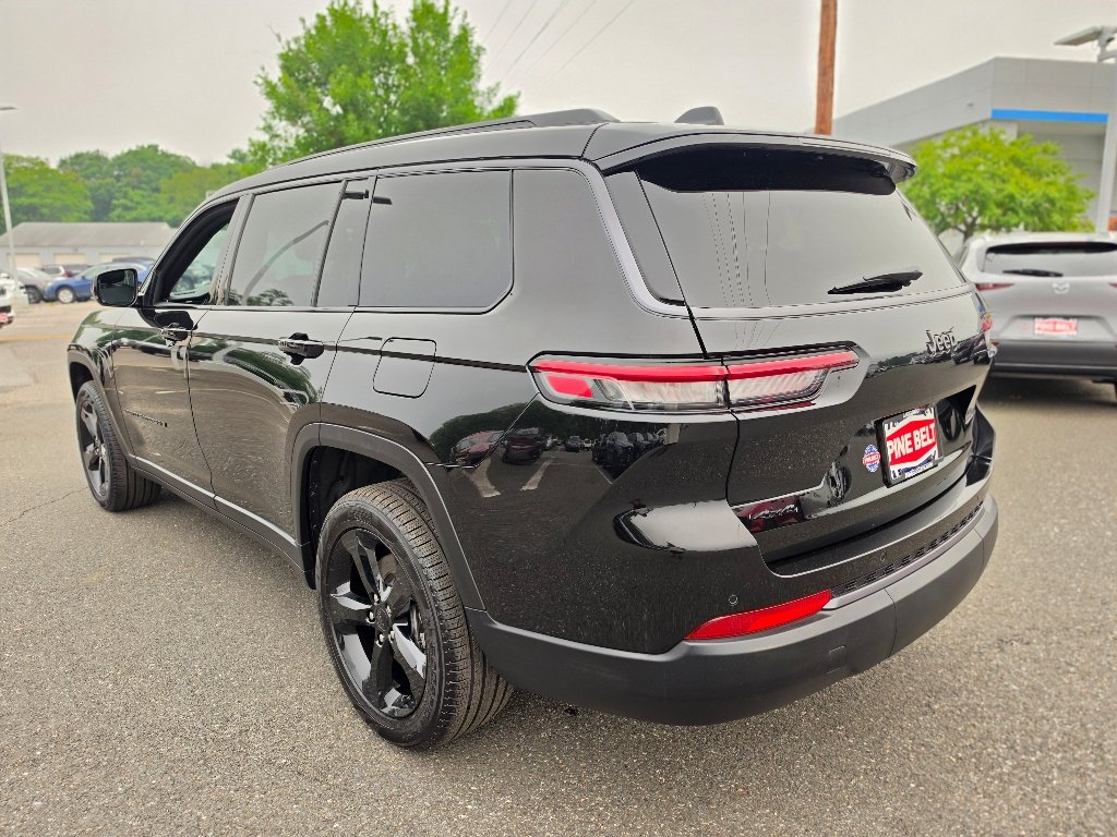 Used 2026 Diamond Black Crystal Pearl Coat Jeep Limited image 20